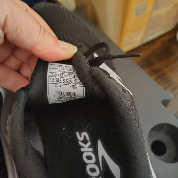 Brooks Ghost Max 2 Black and Pink Athletic Sneakers - Picture 6 of 6